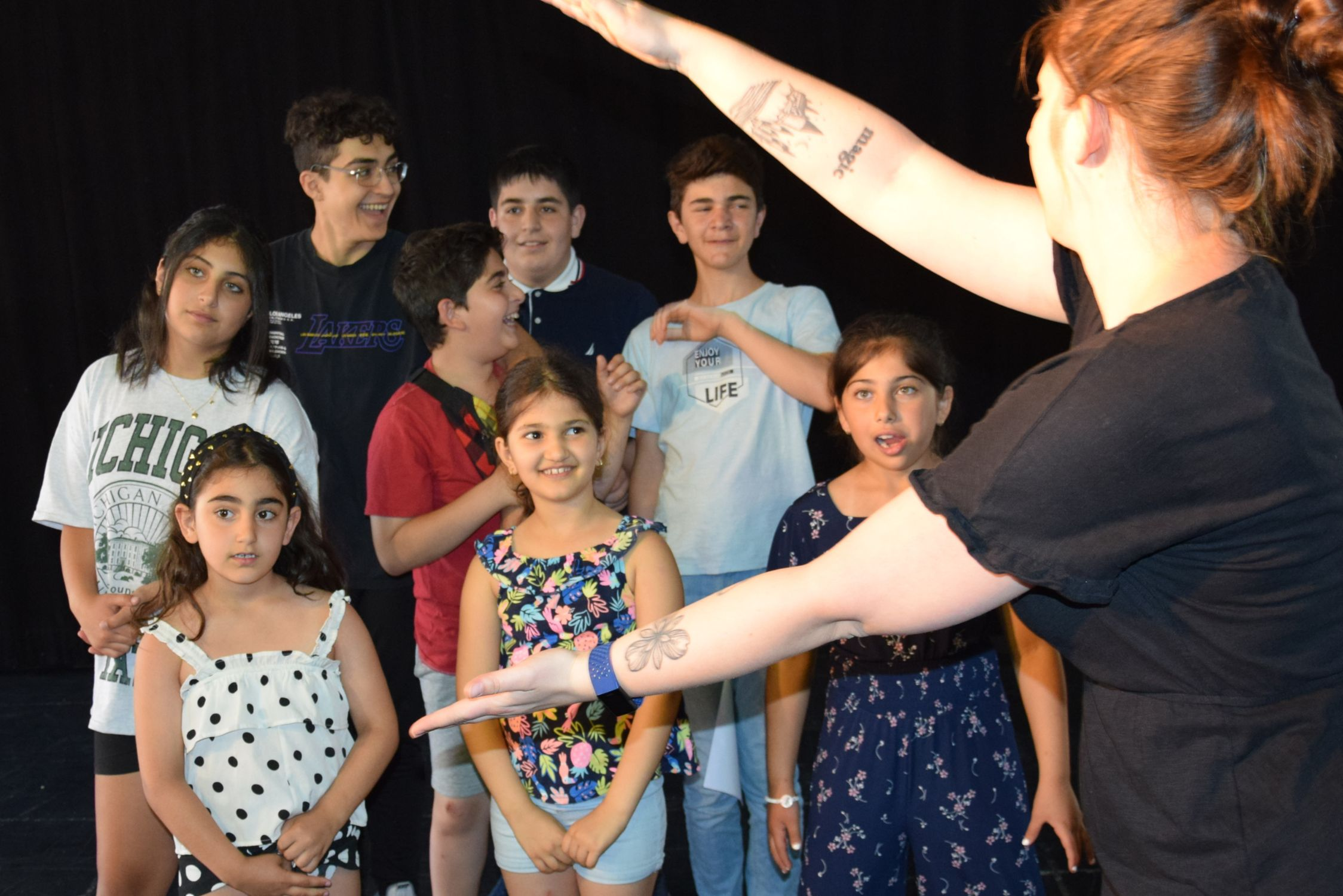 Kinder und Jugendliche der Samstagsschule bei einer Theaterprobe