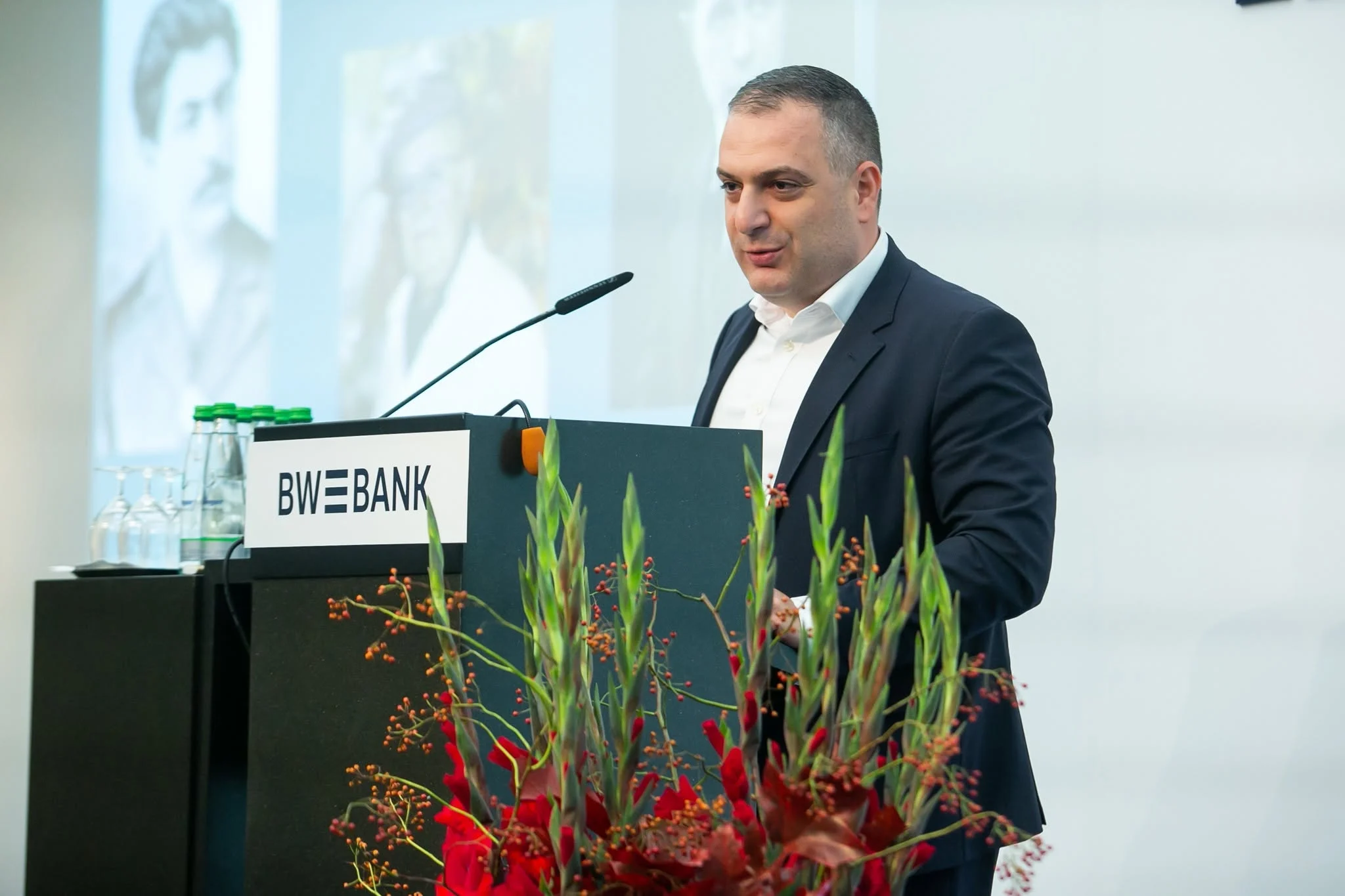 Karen Armenakyan von der BW-Bank bei seinem Grußwort
