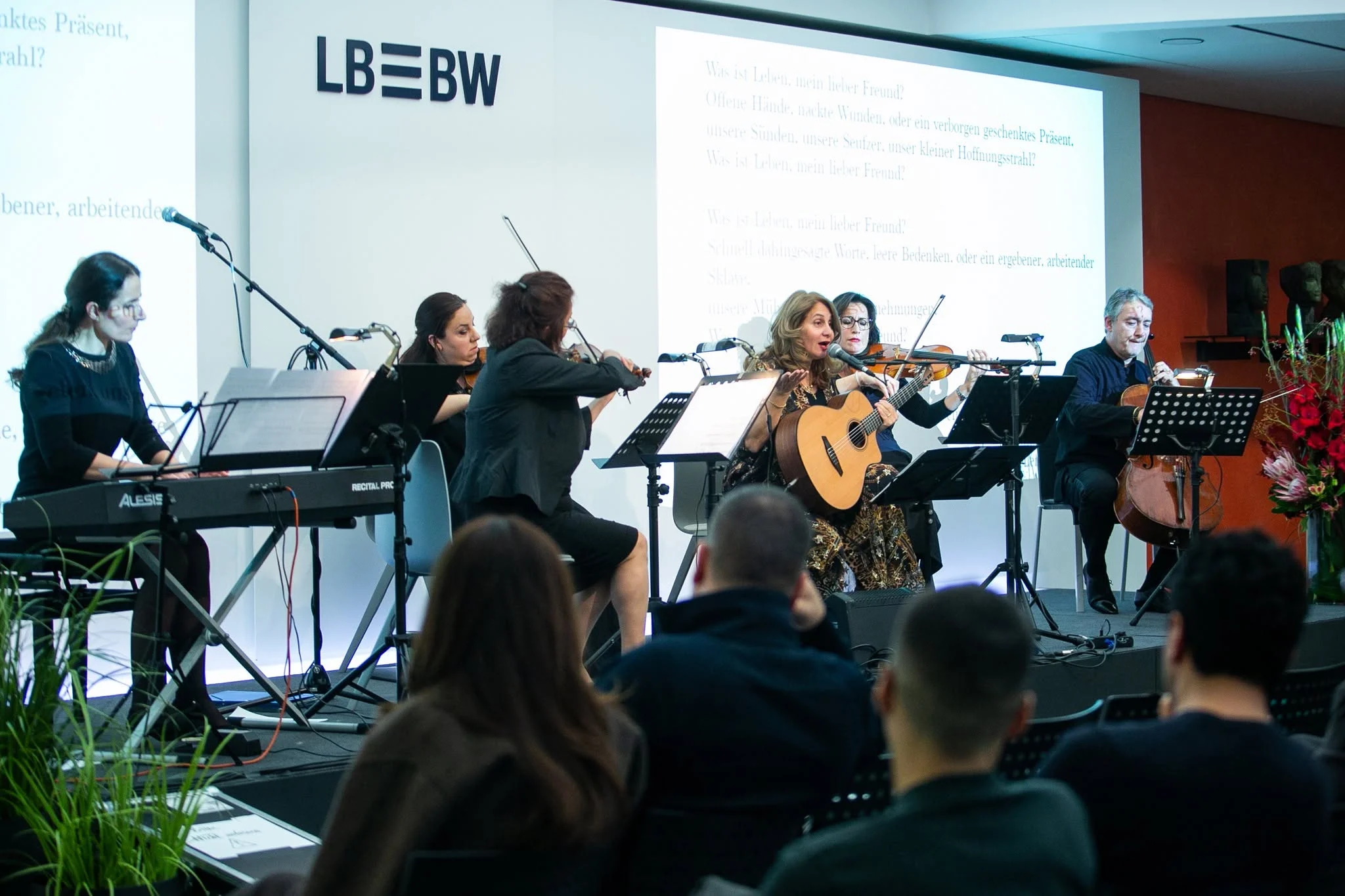 Szene aus dem Konzert „Zum Licht“ in der BW-Bank Stuttgart