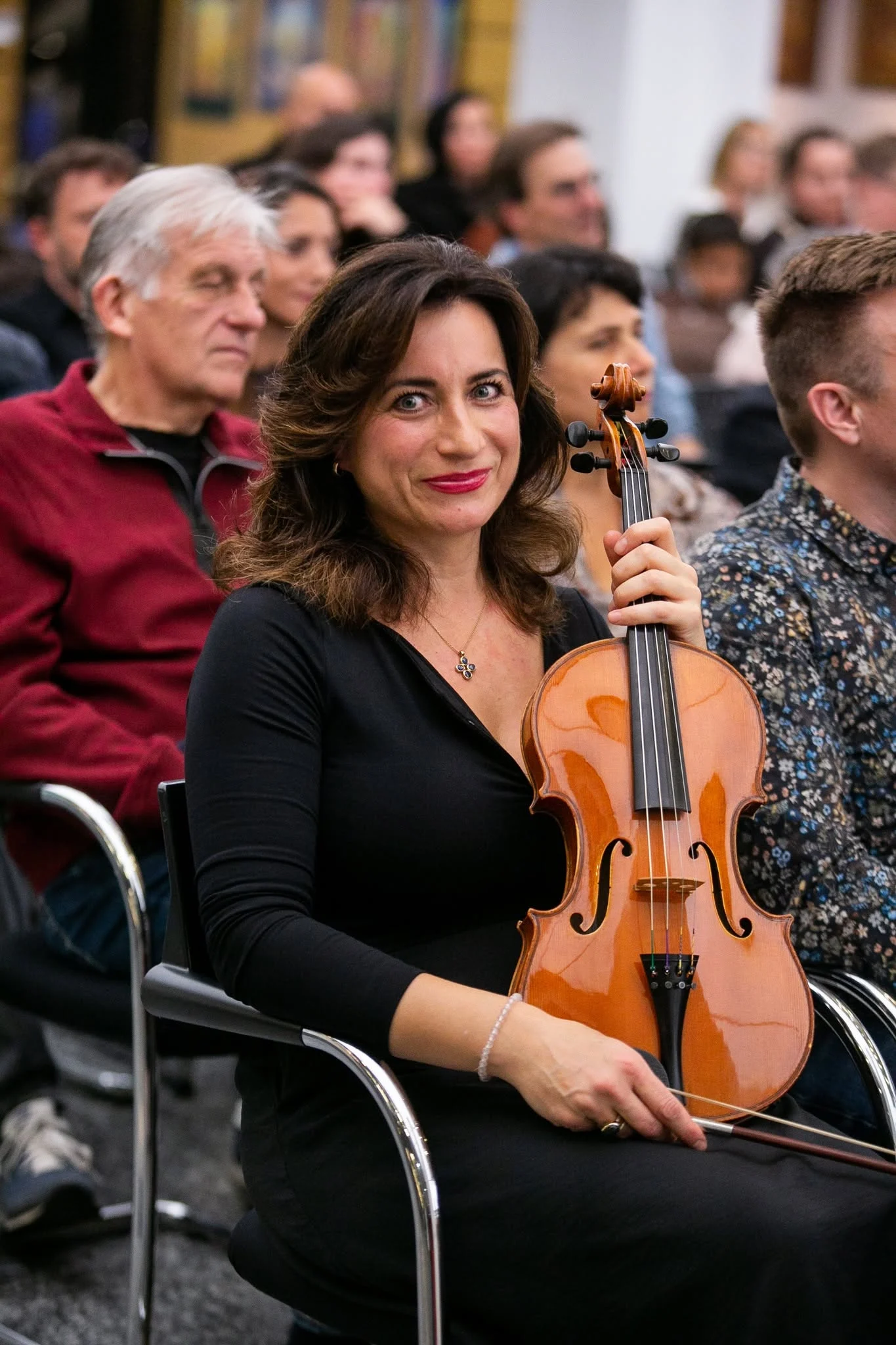 Die Bratschistin Lydia Bach beim Konzert „Zum Licht“